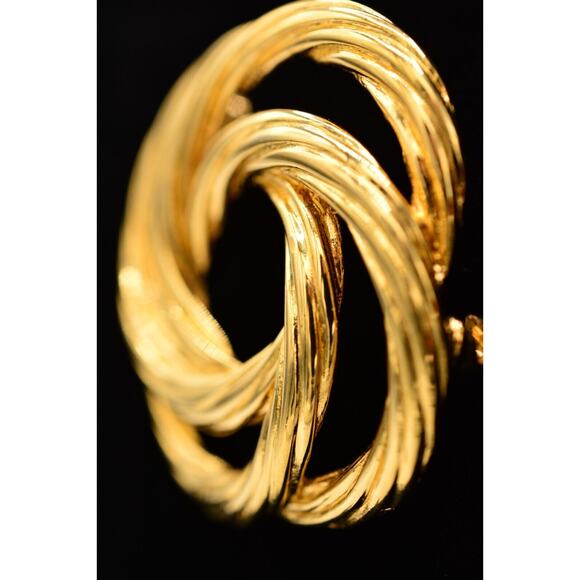 Monet Vintage Round Pin Brooch Gold Tone Metal Shiny Signed Chunky 1980s Bin4 - Picture 2 of 12